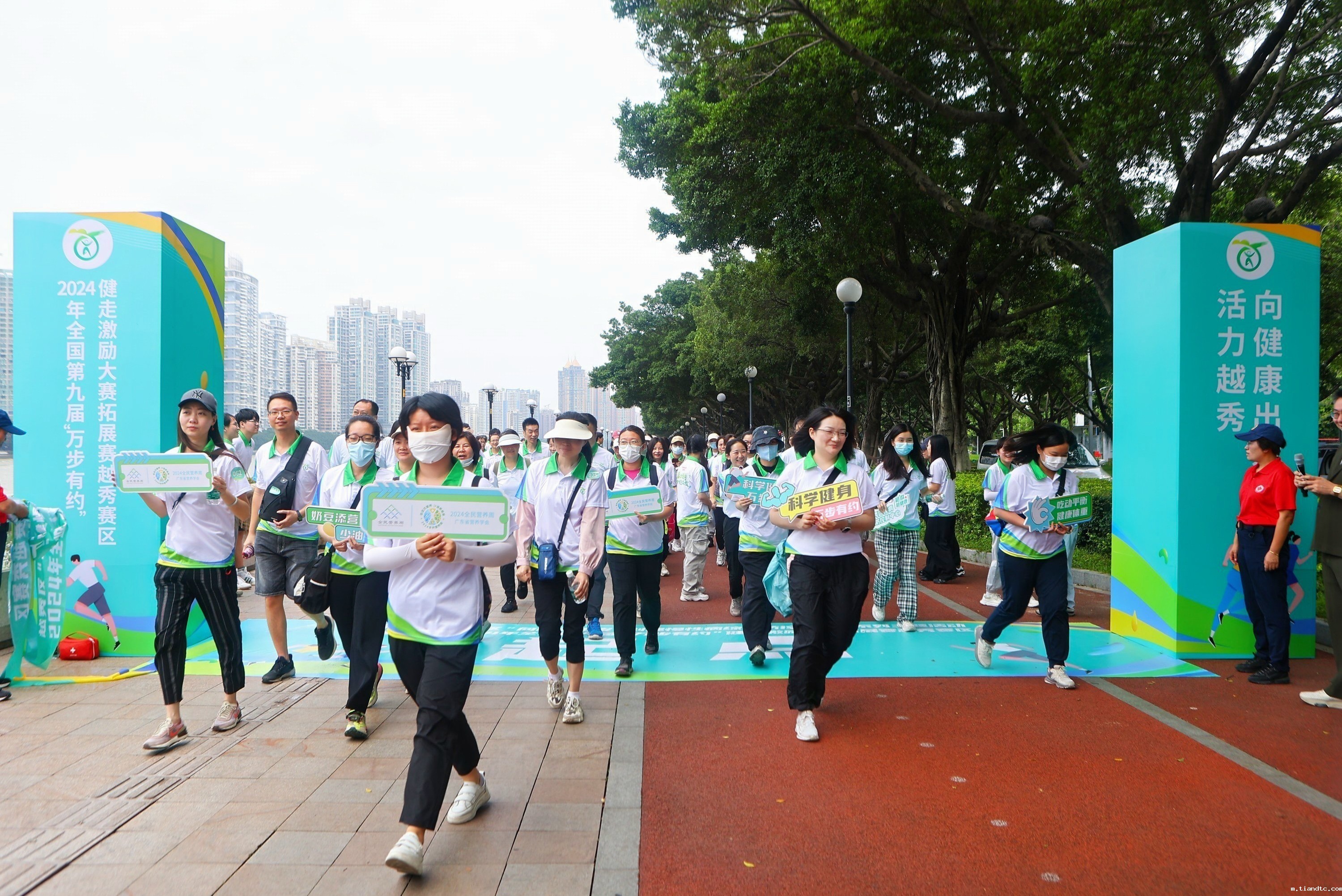健步走.jpg 健步走.jpg
