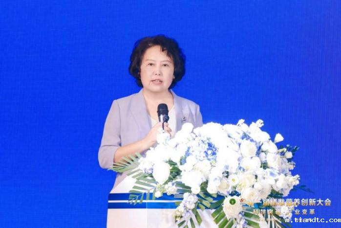 图片2-杨月欣理事长.png 图片2-杨月欣理事长.png