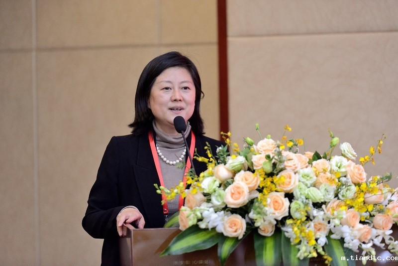 发育障碍和营养治疗分会主任委员尤欣教授发言.jpg 发育障碍和营养治疗分会主任委员尤欣教授发言.jpg