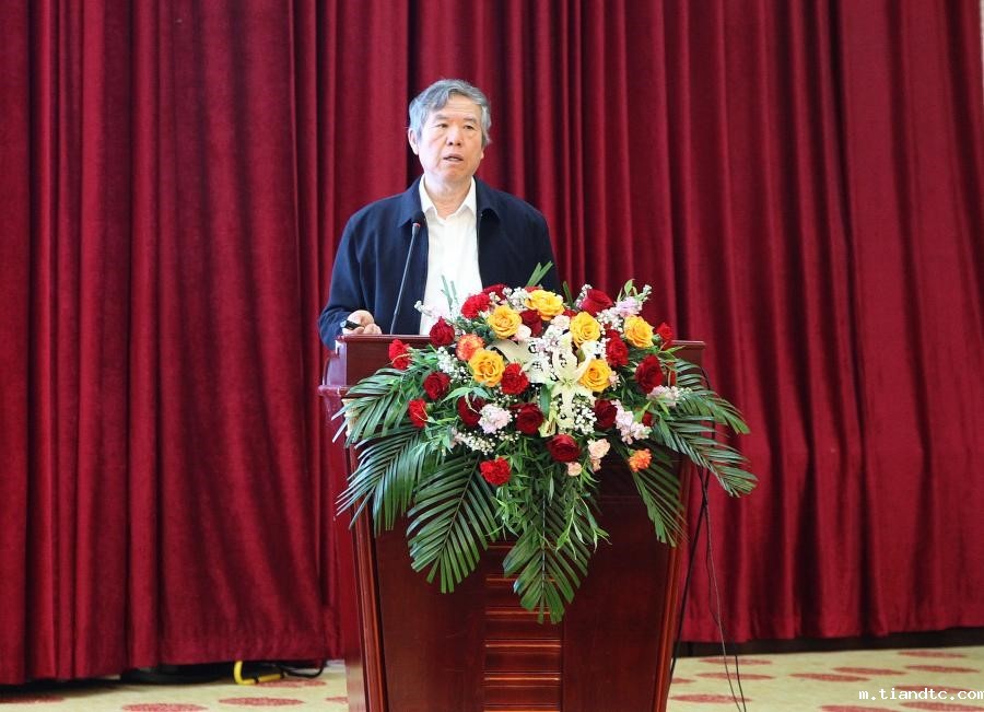 哪里可以看免费足球比赛直播副理事长杨晓光作报告.jpg 哪里可以看免费足球比赛直播副理事长杨晓光作报告.jpg