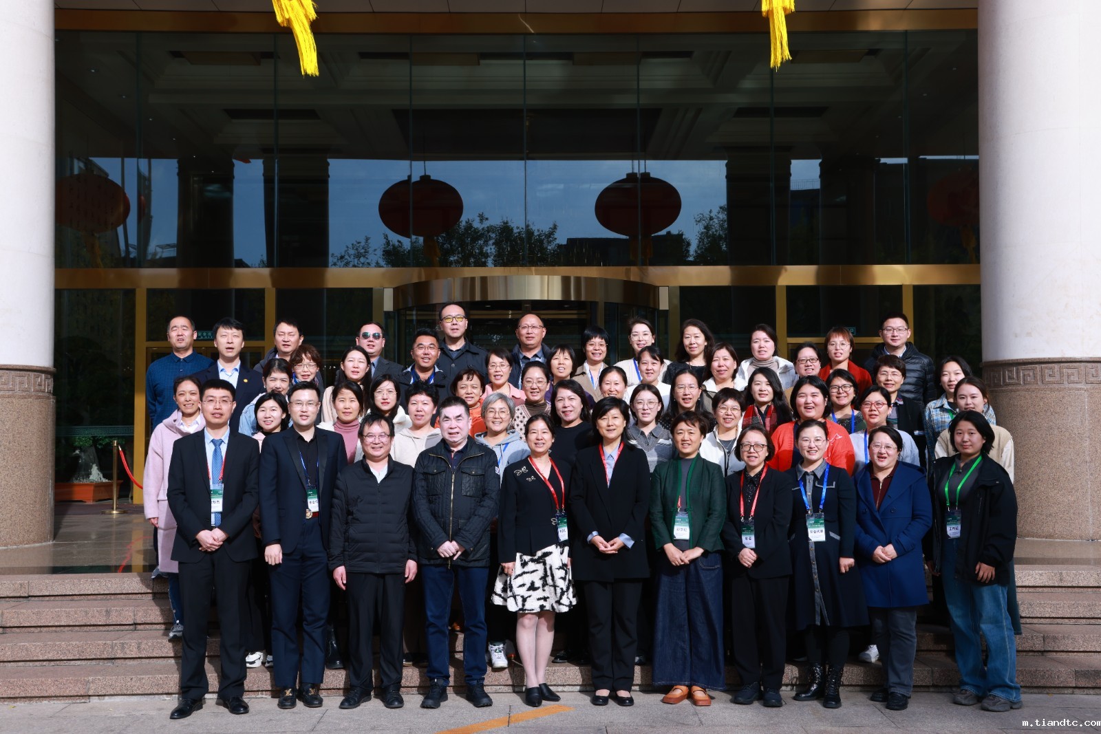 青少年发育障碍的营养和免疫治疗新策略研讨会专家讲者及部分参会代表合影.jpg 青少年发育障碍的营养和免疫治疗新策略研讨会专家讲者及部分参会代表合影.jpg