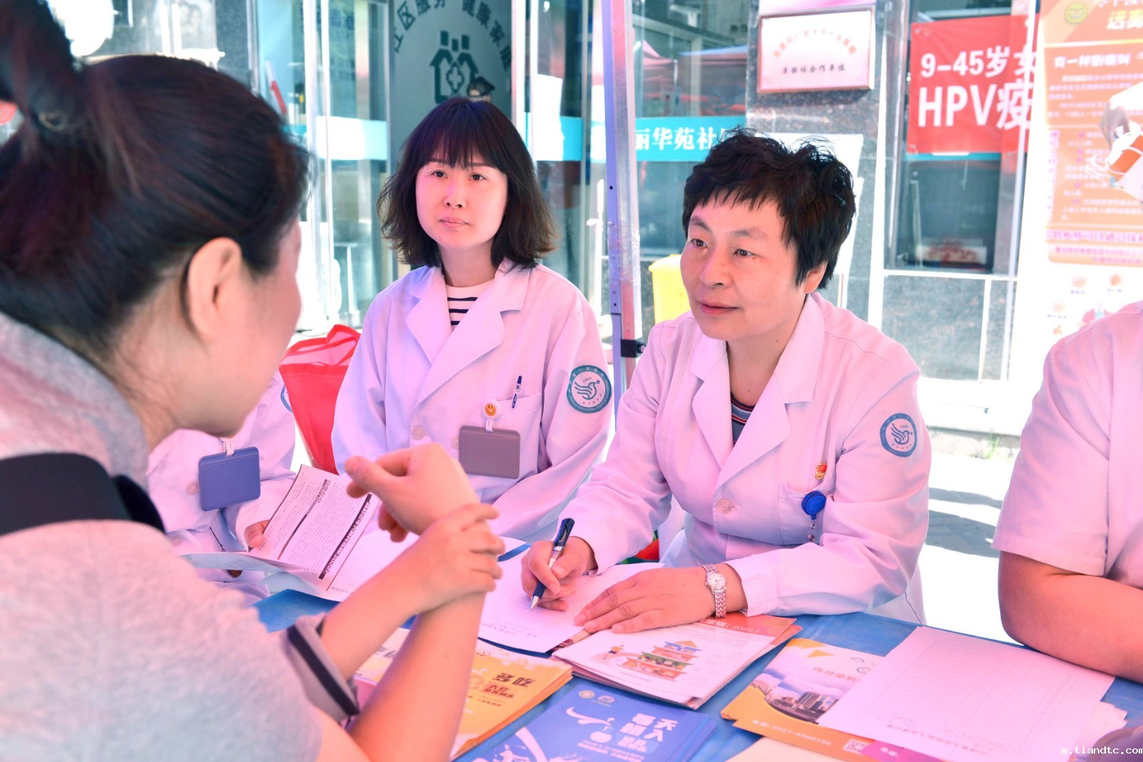 5月15日 省人民医院营养科联合多个临床科室在丽华苑小区义诊3.jpg